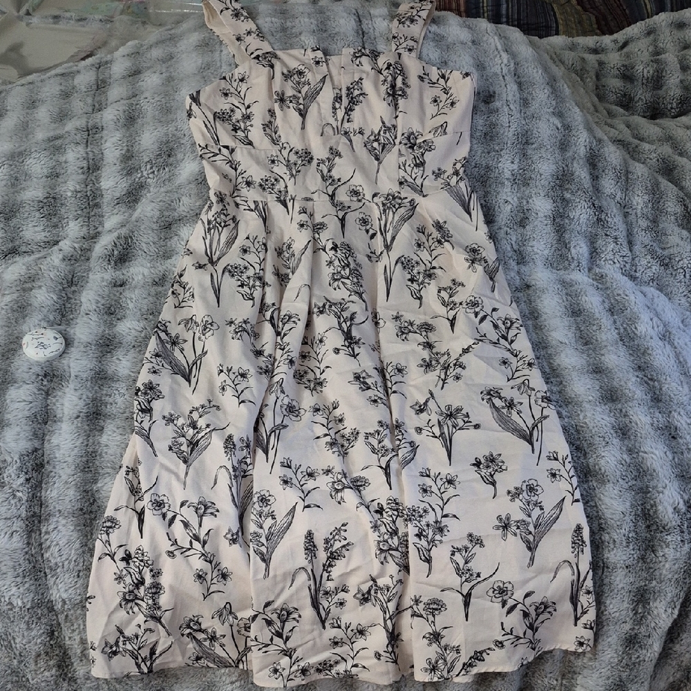 SHEIN 🖤 NWT Curve 1XL Floral Attire (467)